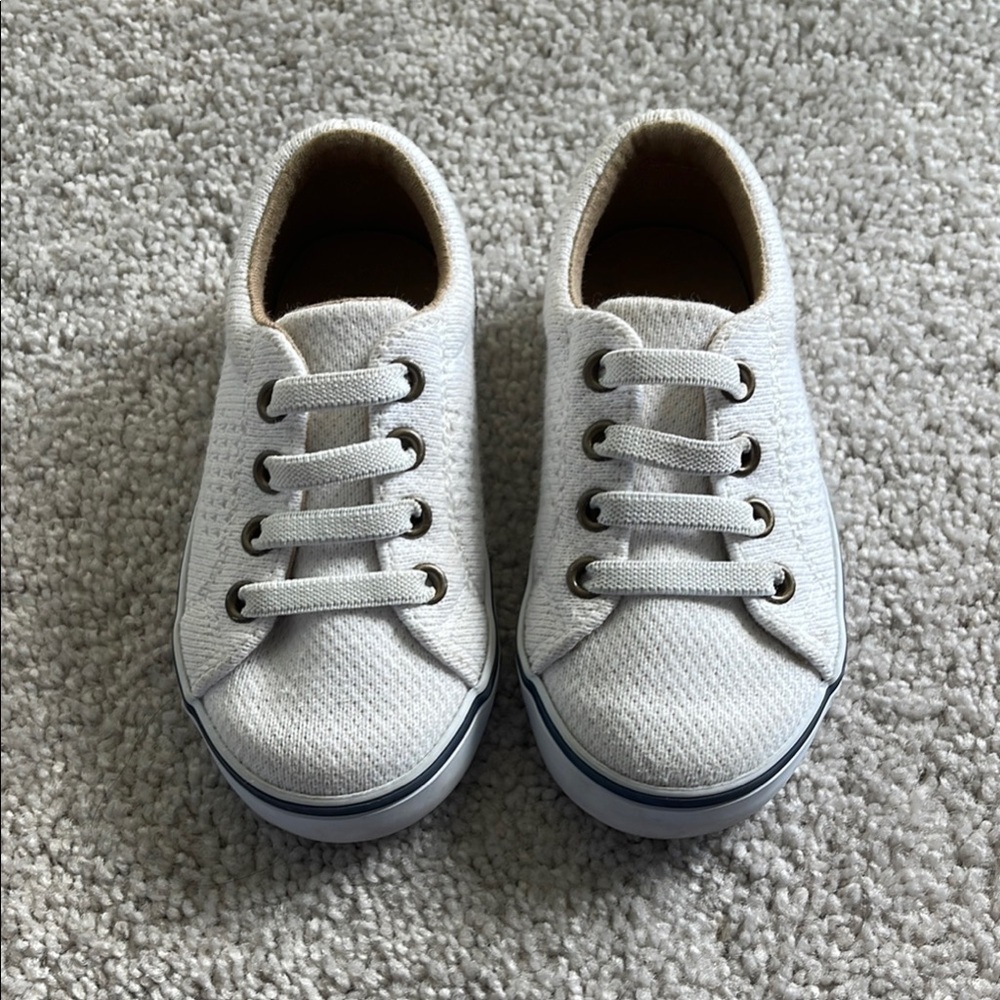 Janie & Jack toddler size 7 White Canvas Sneakers